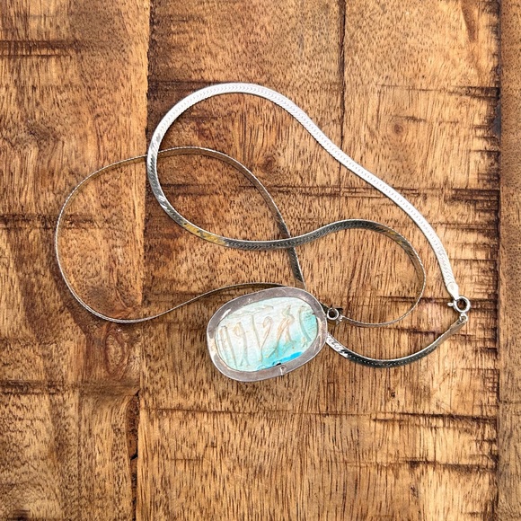 ✨VINTAGE✨ Egyptian tourist trade necklace, ceramic scarab with silver chain. - Picture 3 of 4